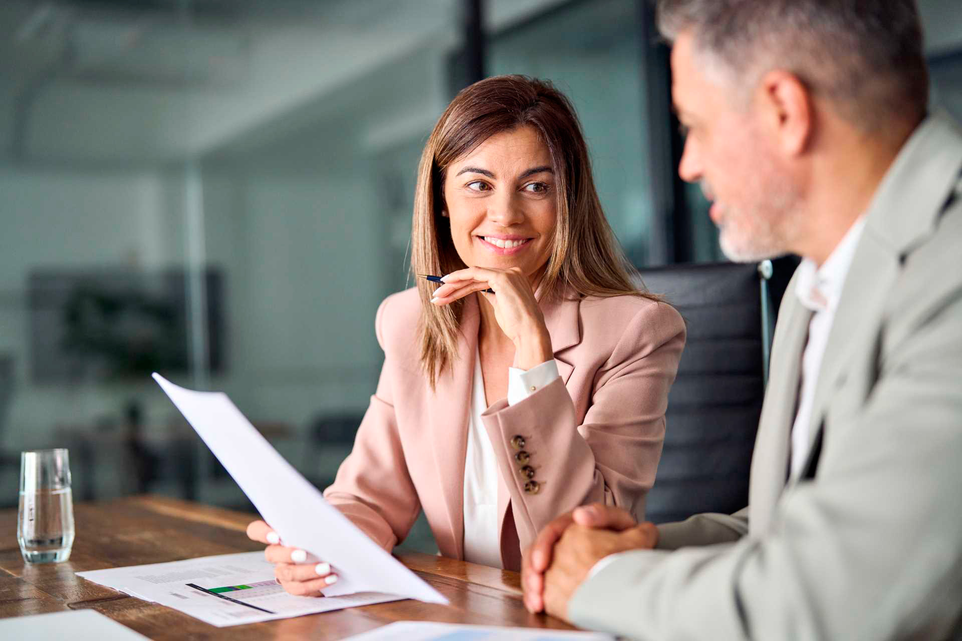 Oferecemos serviços com gestão segura dos processos de contabilidade societária,  custos, fiscais e folha de pagamento. <span class="botaosaibamais">Saiba mais</span>